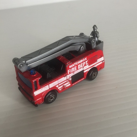 Matchbox 1981 Mattel Firetruck with Snorkel for fire rescue. Made in China - Picture 4 of 8
